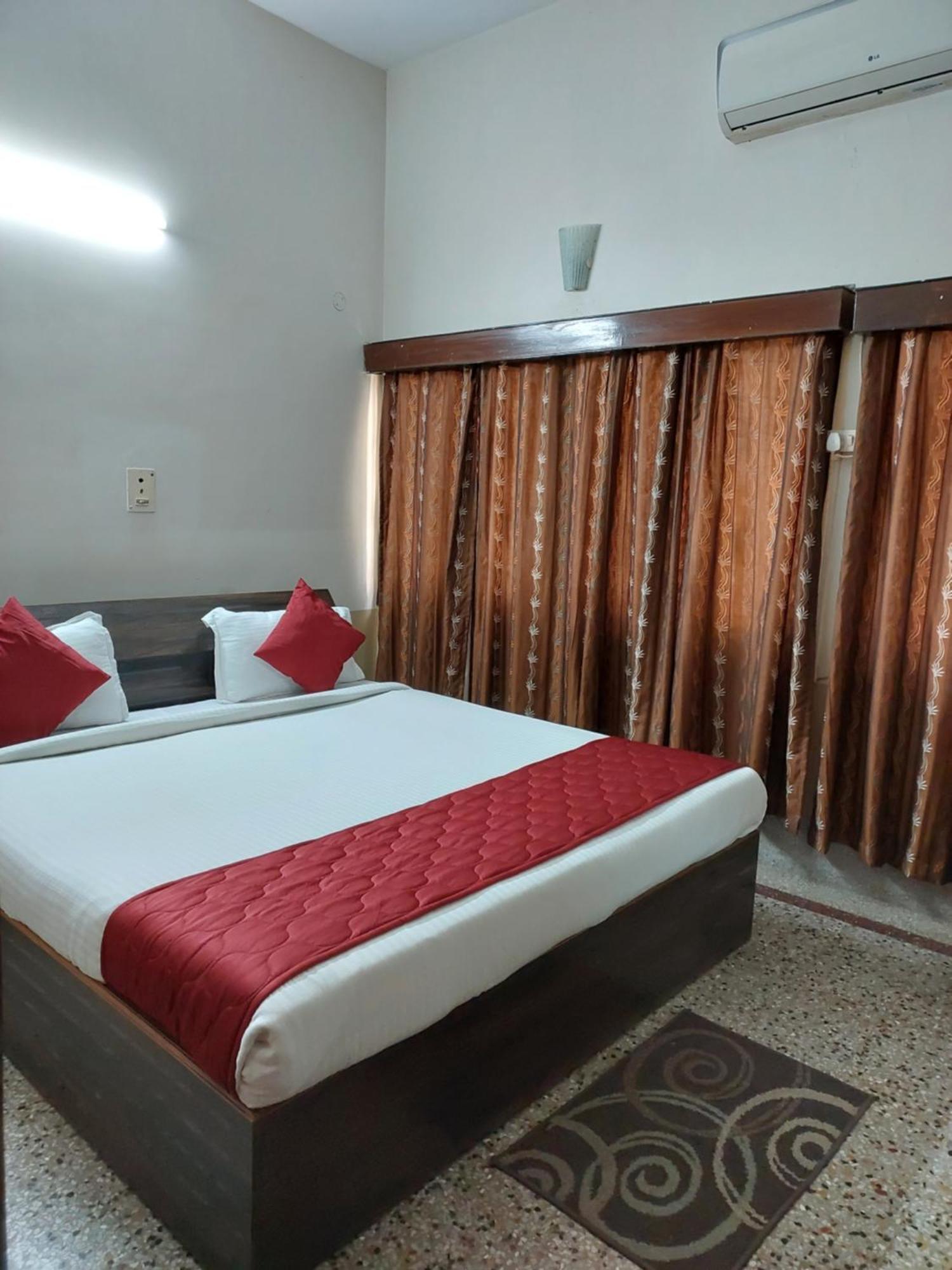 Riverview Guest House Guwahati Buitenkant foto