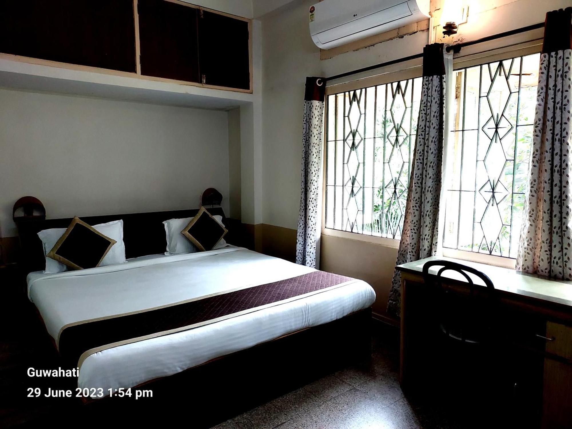 Riverview Guest House Guwahati Buitenkant foto